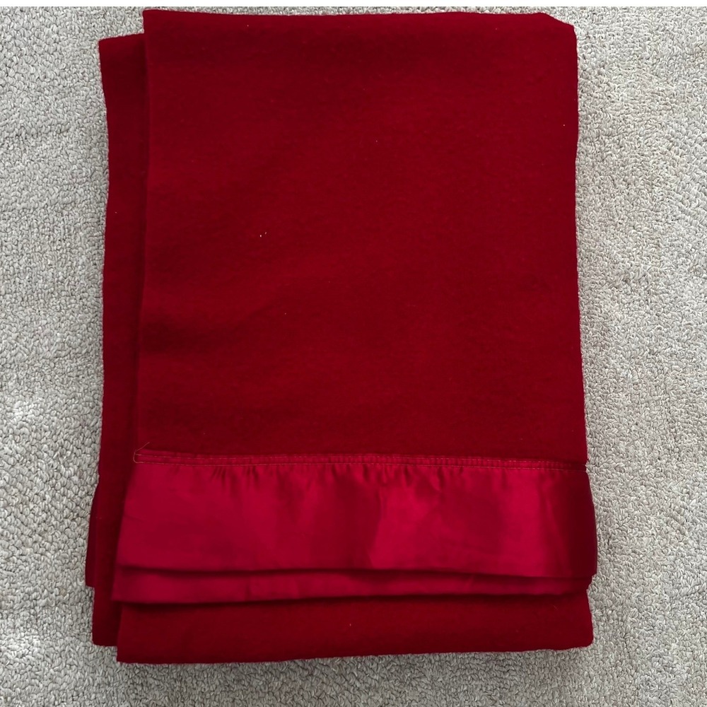 Vtg. 1950s/1960s Faribo "Fluff-Loomed" 100% Pure Wool Blanket Cherry Red Throw